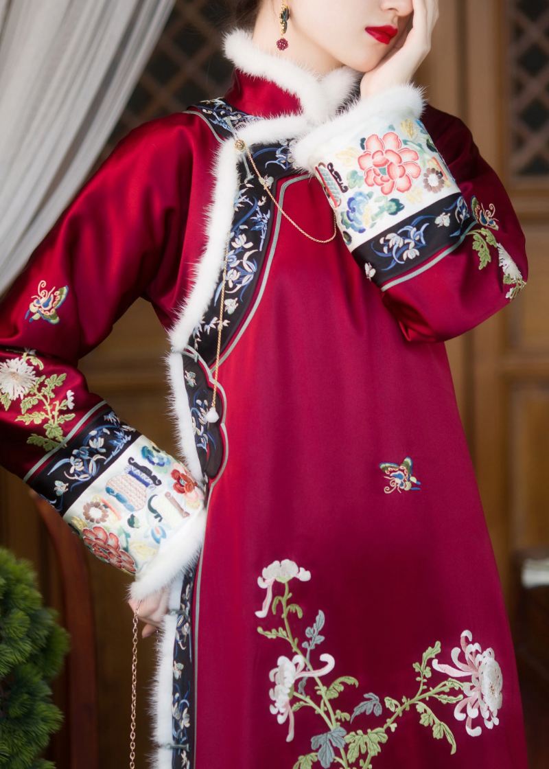 Vintage Rød Fuskepels Krage Brodert Knapp Side Åpen Tykk Silke Cheongsam Lang Ermet