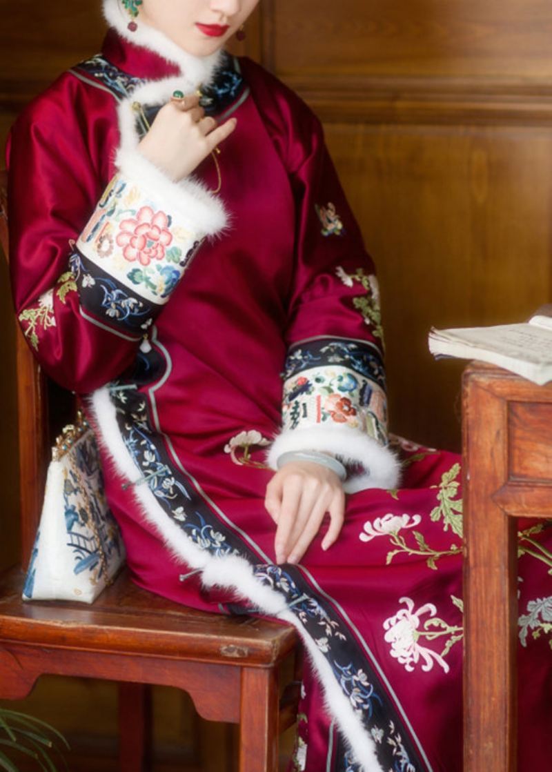 Vintage Rød Fuskepels Krage Brodert Knapp Side Åpen Tykk Silke Cheongsam Lang Ermet - Vinterfrakker for kvinner